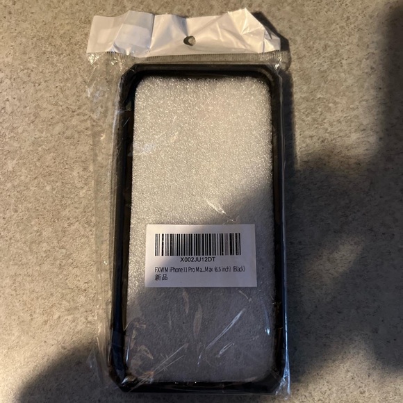 - iPhone 11 Pro case - Picture 2 of 3